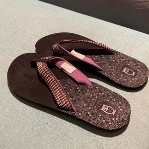 Women’s Size 10 Flip Flops